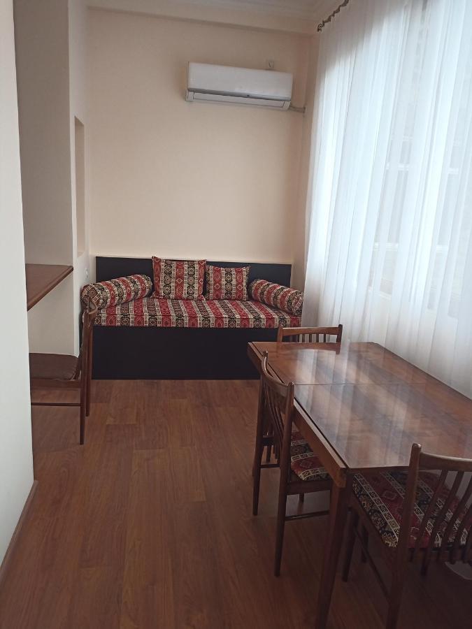 Spacious One Bedroom Apartment In The City Centre Єреван Екстер'єр фото